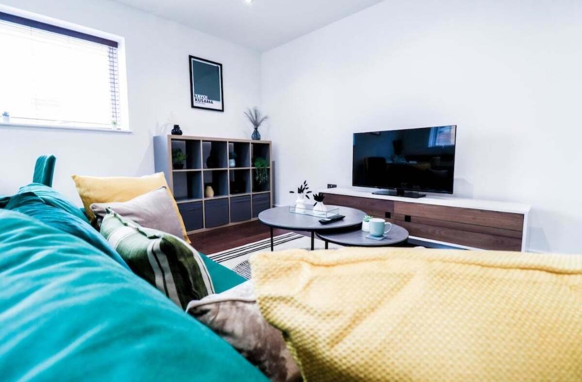 Luxury 2br Close To Train Station Apartment