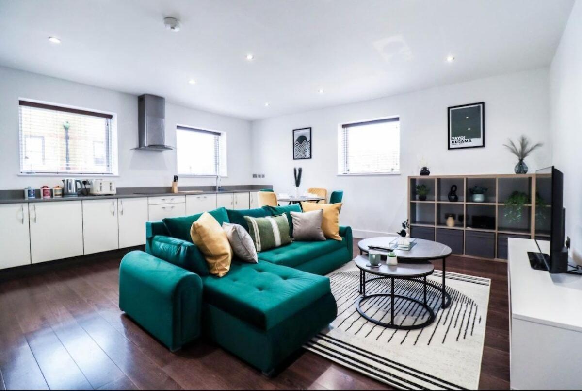 Luxury 2br Close To Train Station Apartment